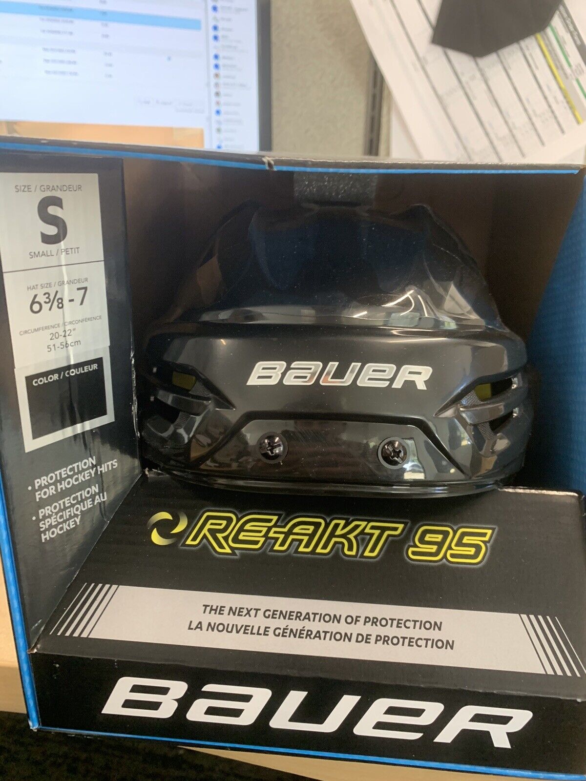 New in box Bauer re-akt 95 helmet Black Small