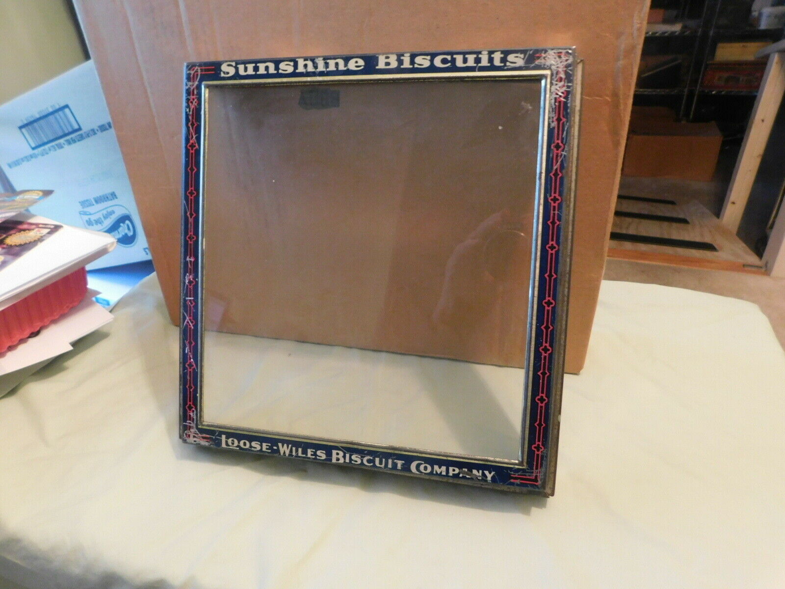 Vintage  Sunshine Biscuit Co. Cracker Box Glass Lid