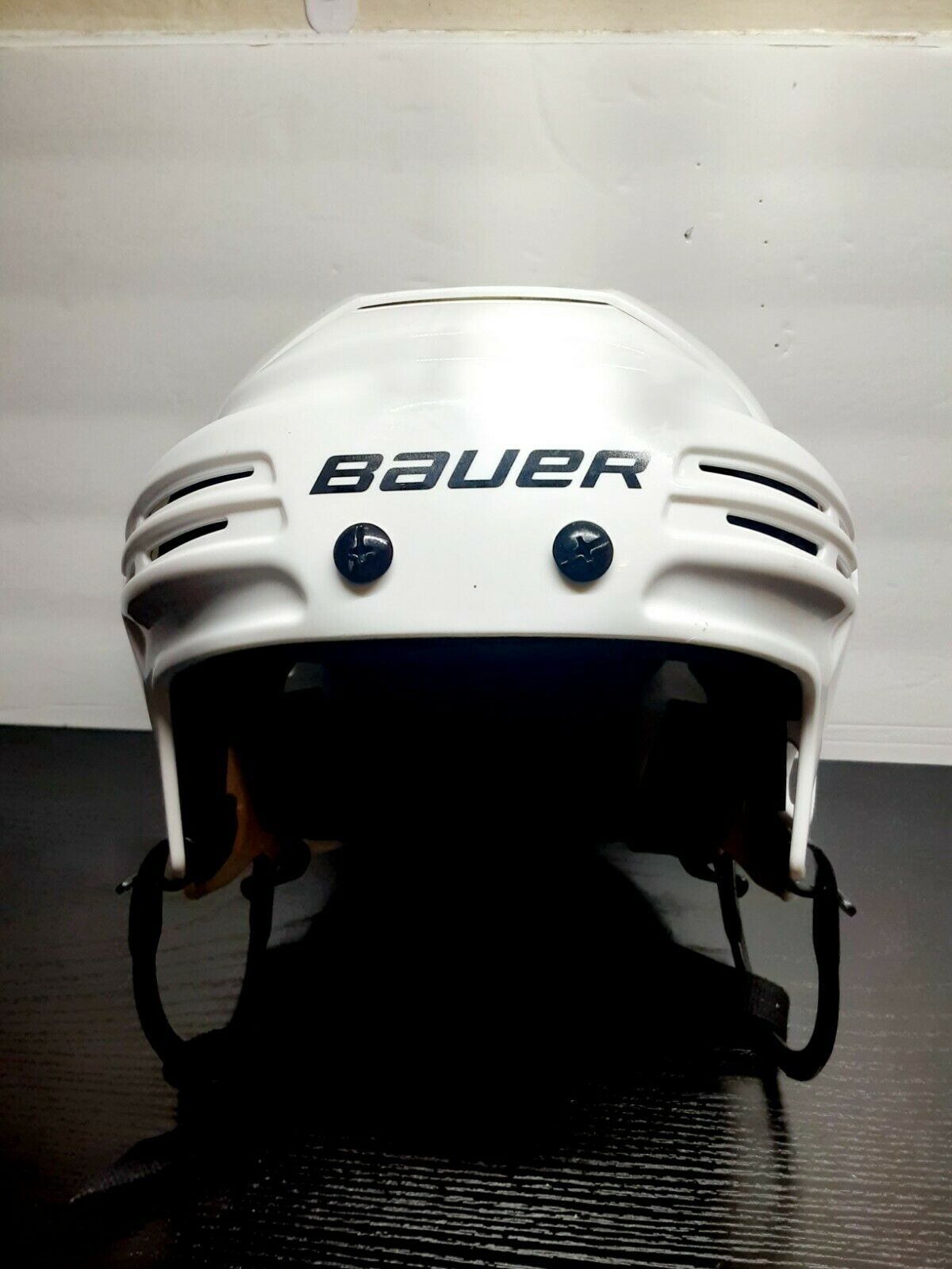 Bauer Bhh2100m White Adjustable Youth Hockey Helmet Medium Sz 6 3/4 To 7 3/8