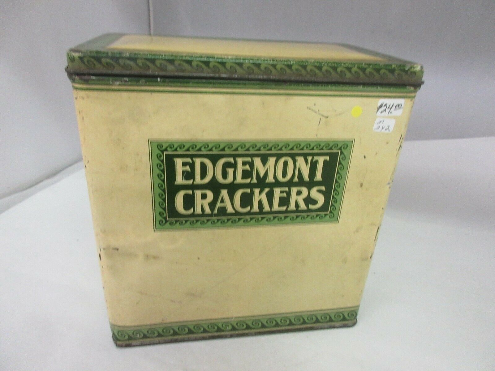 VINTAGE ADVERTISING  EDGEMONT CRACKERS COLLECTIBLE  TIN CAN   M-242
